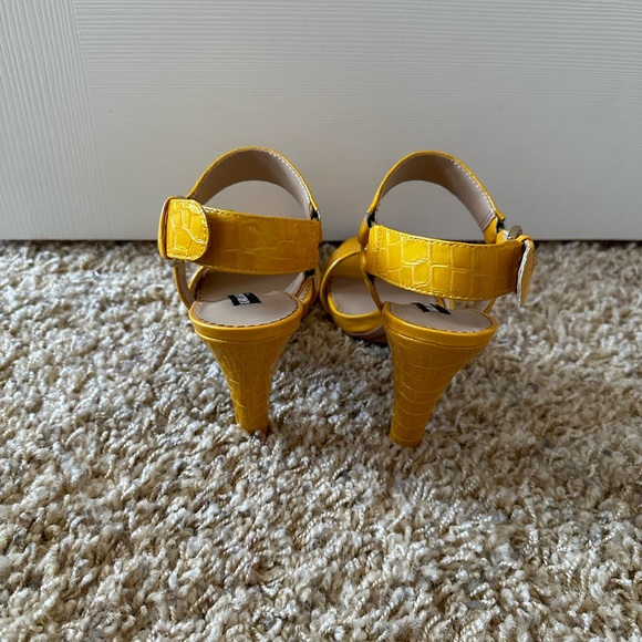 ✨Karl Lagerfeld Heels - Picture 2 of 3